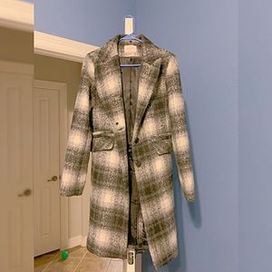 Wool winter coat with removable faux fur collar